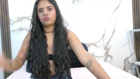 Snapshot of kittyhayes chatting on June 1, 2026, 8:43 pm online show from June 1, 2026, 8:43 pm