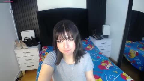Snapshot of kittyhouse_hs chatting on December 4, 2024, 6:00 am kittyhouse_hs online show from December 4, 2024, 6:00 am