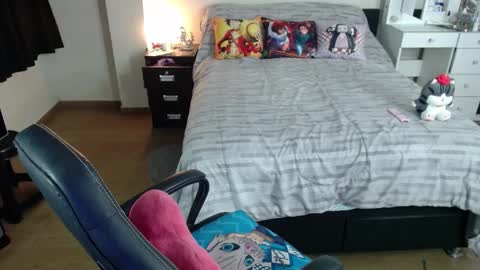 Snapshot of kittykat18x chatting on October 27, 2025, 1:09 am Isabel online show from October 27, 2025, 1:09 am