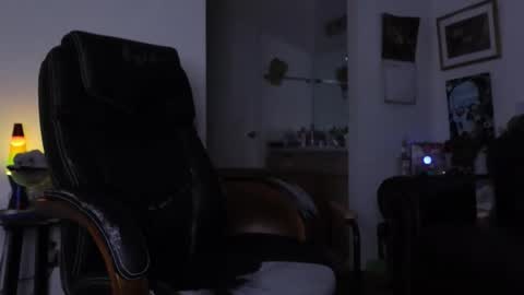 Snapshot of kittykay86 chatting on March 18, 2026, 12:30 pm Bella Blue BBW online show from March 18, 2026, 12:30 pm