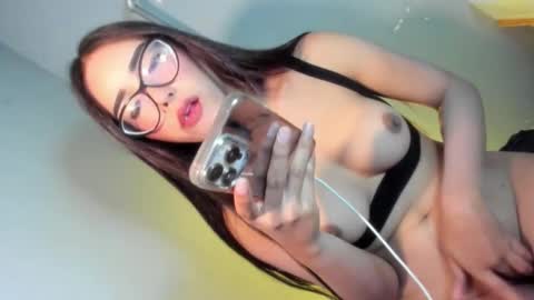 Snapshot of kittylickerfucker69 chatting on May 15, 2026, 5:03 am Grace online show from May 15, 2026, 5:03 am