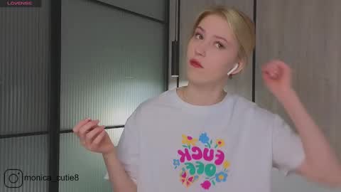 Snapshot of kittyloffe chatting on February 28, 2025, 4:10 am Monika online show from February 28, 2025, 4:10 am