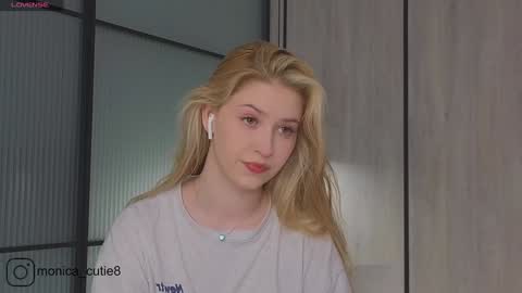 Snapshot of kittyloffe chatting on March 9, 2025, 4:38 am Monika online show from March 9, 2025, 4:38 am