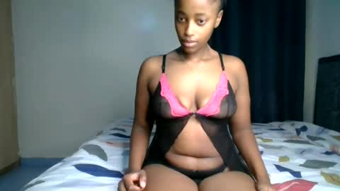 Snapshot of kittypettite chatting on July 12, 2026, 7:32 am Kittypettite online show from July 12, 2026, 7:32 am