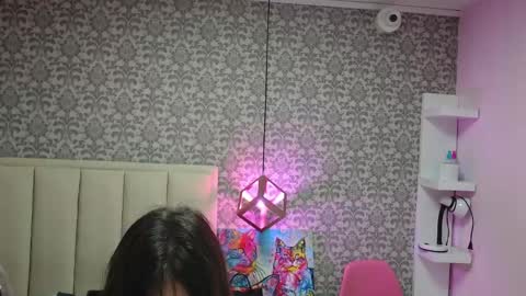  K I T T  Y  online show from February 25, 2025, 11:19 am