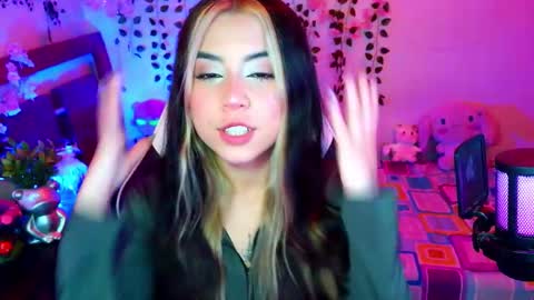 Snapshot of kittyuwu_ chatting on February 18, 2026, 8:49 pm Kittyuwu online show from February 18, 2026, 8:49 pm