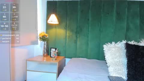 K I T T Y Y  online show from October 15, 2025, 9:15 pm