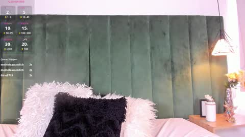 K I T T Y Y  online show from October 23, 2025, 8:29 pm