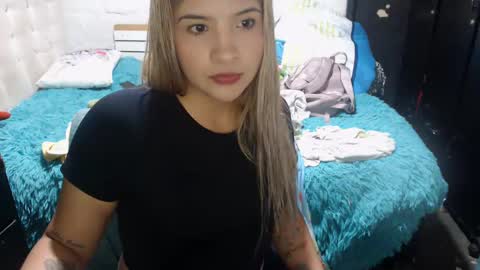 Snapshot of kittyzevee_ chatting on September 29, 2025, 10:25 pm kittyzevee_ online show from September 29, 2025, 10:25 pm