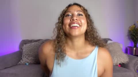 Lili online show from September 12, 2025, 7:47 pm