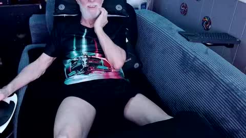 kiveuxmakeu online show from March 7, 2026, 11:13 pm