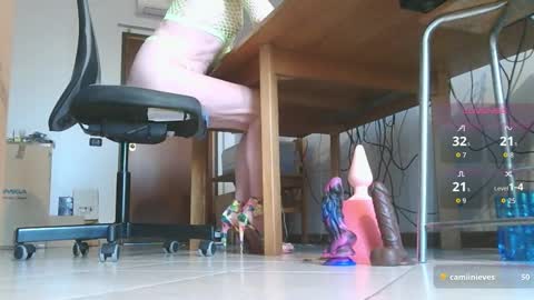 Snapshot of klaudiacd chatting on September 28, 2025, 5:24 am Klaudia online show from September 28, 2025, 5:24 am