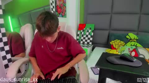 Snapshot of klaus_sunrise_xx chatting on December 3, 2024, 4:36 am KLAUS online show from December 3, 2024, 4:36 am
