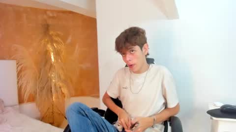 Snapshot of klaus_sunrise_xx chatting on January 26, 2025, 11:29 pm KLAUS online show from January 26, 2025, 11:29 pm