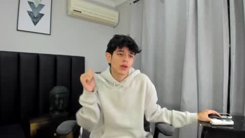 Snapshot of klaus_sunrise_xx chatting on February 27, 2025, 7:44 am KLAUS online show from February 27, 2025, 7:44 am