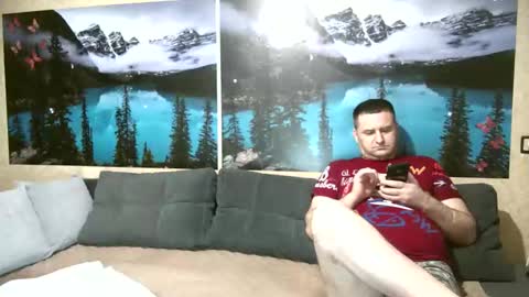 Kleosnow online show from September 9, 2025, 8:03 am