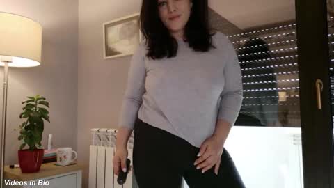 Snapshot of kleospassion chatting on November 6, 2025, 9:21 am Kleospassion online show from November 6, 2025, 9:21 am