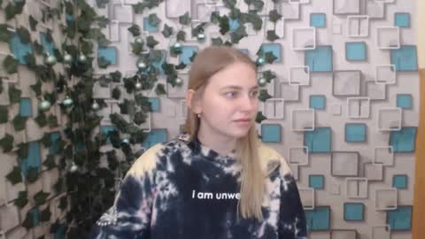Snapshot of klerkarina chatting on December 17, 2024, 9:39 am klerkarina online show from December 17, 2024, 9:39 am