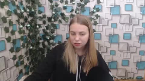Snapshot of klerkarina chatting on January 6, 2025, 5:19 am klerkarina online show from January 6, 2025, 5:19 am