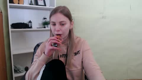 Snapshot of klerkarina chatting on February 13, 2025, 6:20 am klerkarina online show from February 13, 2025, 6:20 am