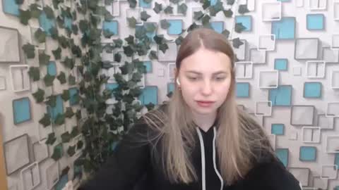Snapshot of klerkarina chatting on February 18, 2025, 6:15 am klerkarina online show from February 18, 2025, 6:15 am