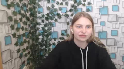 Snapshot of klerkarina chatting on February 18, 2025, 9:21 am klerkarina online show from February 18, 2025, 9:21 am