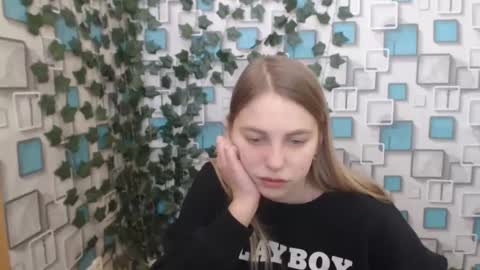 Snapshot of klerkarina chatting on February 19, 2025, 9:28 am klerkarina online show from February 19, 2025, 9:28 am