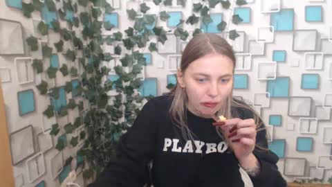 Snapshot of klerkarina chatting on March 3, 2025, 9:33 am klerkarina online show from March 3, 2025, 9:33 am