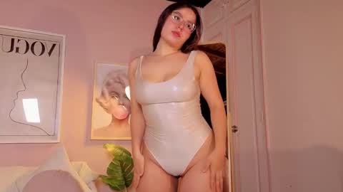 kloe222 online show from October 15, 2025, 2:39 pm