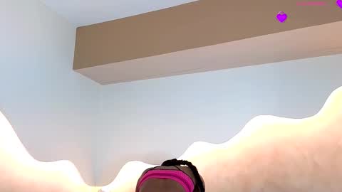 K L O E online show from October 20, 2025, 12:16 pm