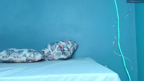 K L O E online show from December 16, 2025, 12:43 pm