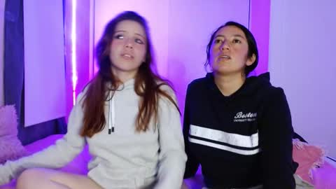 Snapshot of klohe_and_samantha chatting on December 22, 2025, 12:40 am klohe and samantha online show from December 22, 2025, 12:40 am