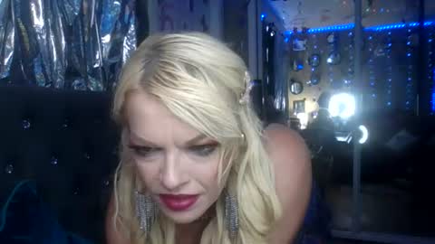 Kloie Kitty online show from July 1, 2026, 11:04 pm
