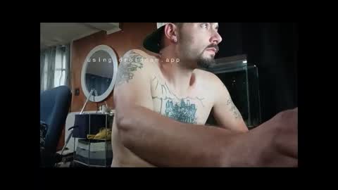 LOUiViLAN online show from October 30, 2025, 5:35 pm