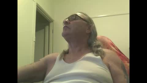 Snapshot of knobout chatting on October 14, 2025, 3:18 am knobout online show from October 14, 2025, 3:18 am