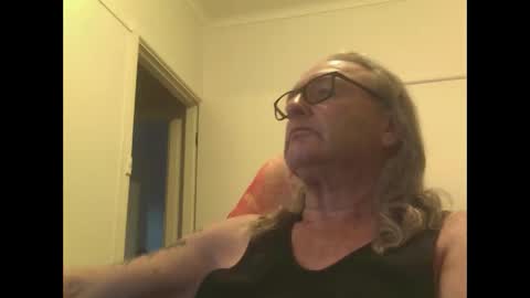 Snapshot of knobout chatting on November 30, 2025, 8:29 am knobout online show from November 30, 2025, 8:29 am