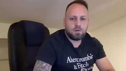 Snapshot of kobasic chatting on February 3, 2026, 11:10 pm hugo online show from February 3, 2026, 11:10 pm