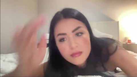 kobi_and_zeina online show from June 20, 2026, 9:39 pm