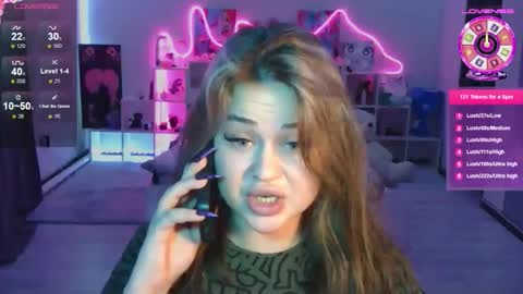 Mia online show from November 10, 2025, 3:55 pm