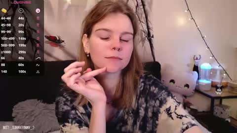 Snapshot of komorebbi chatting on December 8, 2024, 10:36 pm Marta online show from December 8, 2024, 10:36 pm