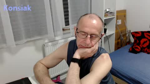 Snapshot of konsiak chatting on April 18, 2026, 10:21 pm Komsiak online show from April 18, 2026, 10:21 pm