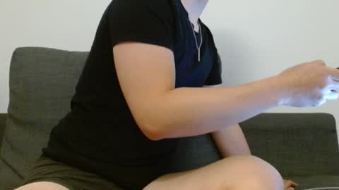 Korean online show from December 2, 2024, 1:25 am