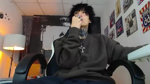 Snapshot of koryu_skull chatting on December 23, 2025, 8:34 am KORYU online show from December 23, 2025, 8:34 am