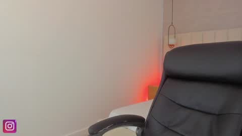 Snapshot of kosmic_21 chatting on January 22, 2025, 12:49 pm K O S M I C online show from January 22, 2025, 12:49 pm