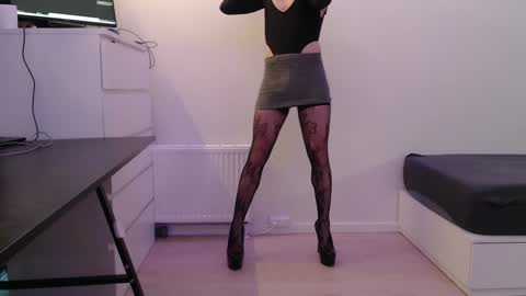 Snapshot of krasynstille chatting on December 10, 2024, 7:58 am Krasyn Stille online show from December 10, 2024, 7:58 am