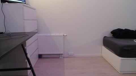 Snapshot of krasynstille chatting on December 13, 2024, 1:44 pm Krasyn Stille online show from December 13, 2024, 1:44 pm