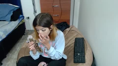 kratos_and_afrodita online show from November 7, 2025, 2:55 am