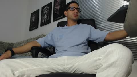 Snapshot of kratoswolf chatting on July 16, 2026, 1:50 pm kratoswolf online show from July 16, 2026, 1:50 pm