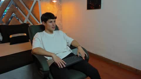 Snapshot of kraven_lust chatting on September 26, 2025, 3:10 am Kraven online show from September 26, 2025, 3:10 am