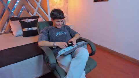 Snapshot of kraven_lust chatting on September 30, 2025, 3:00 am Kraven online show from September 30, 2025, 3:00 am